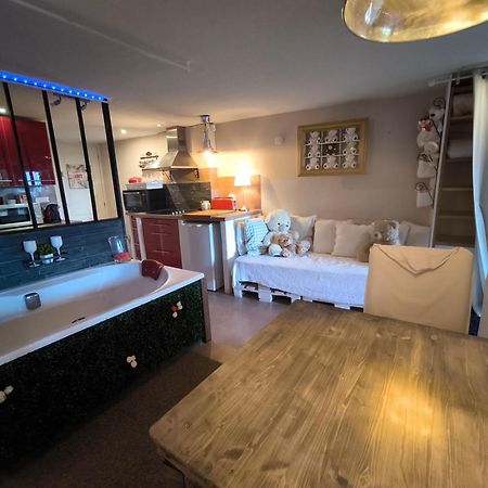 Love-Room Discret 40 M2 Bormes Les Mimosas Village Avec Terrasse Kültér fotó