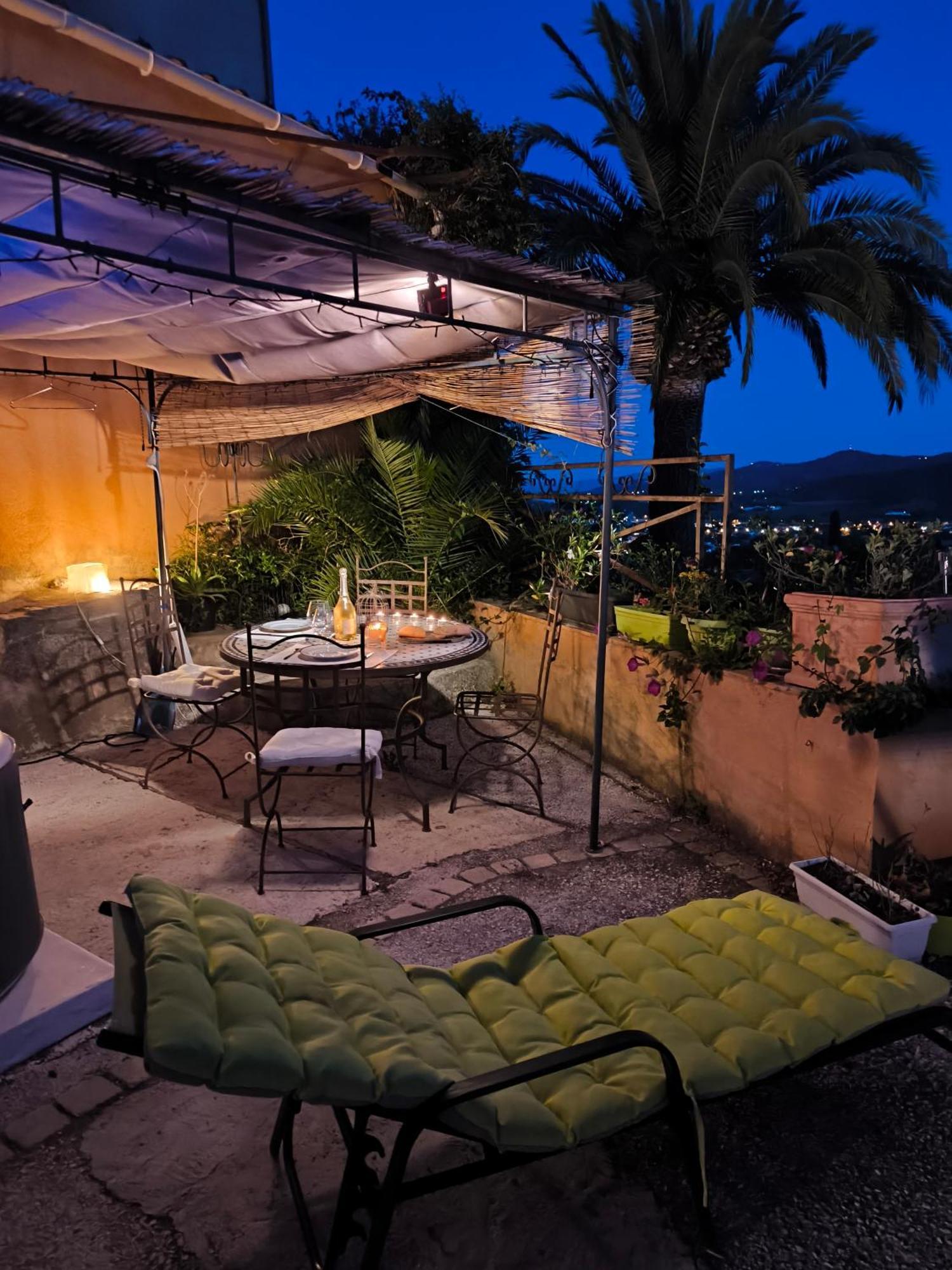 Love-Room Discret 40 M2 Bormes Les Mimosas Village Avec Terrasse Kültér fotó