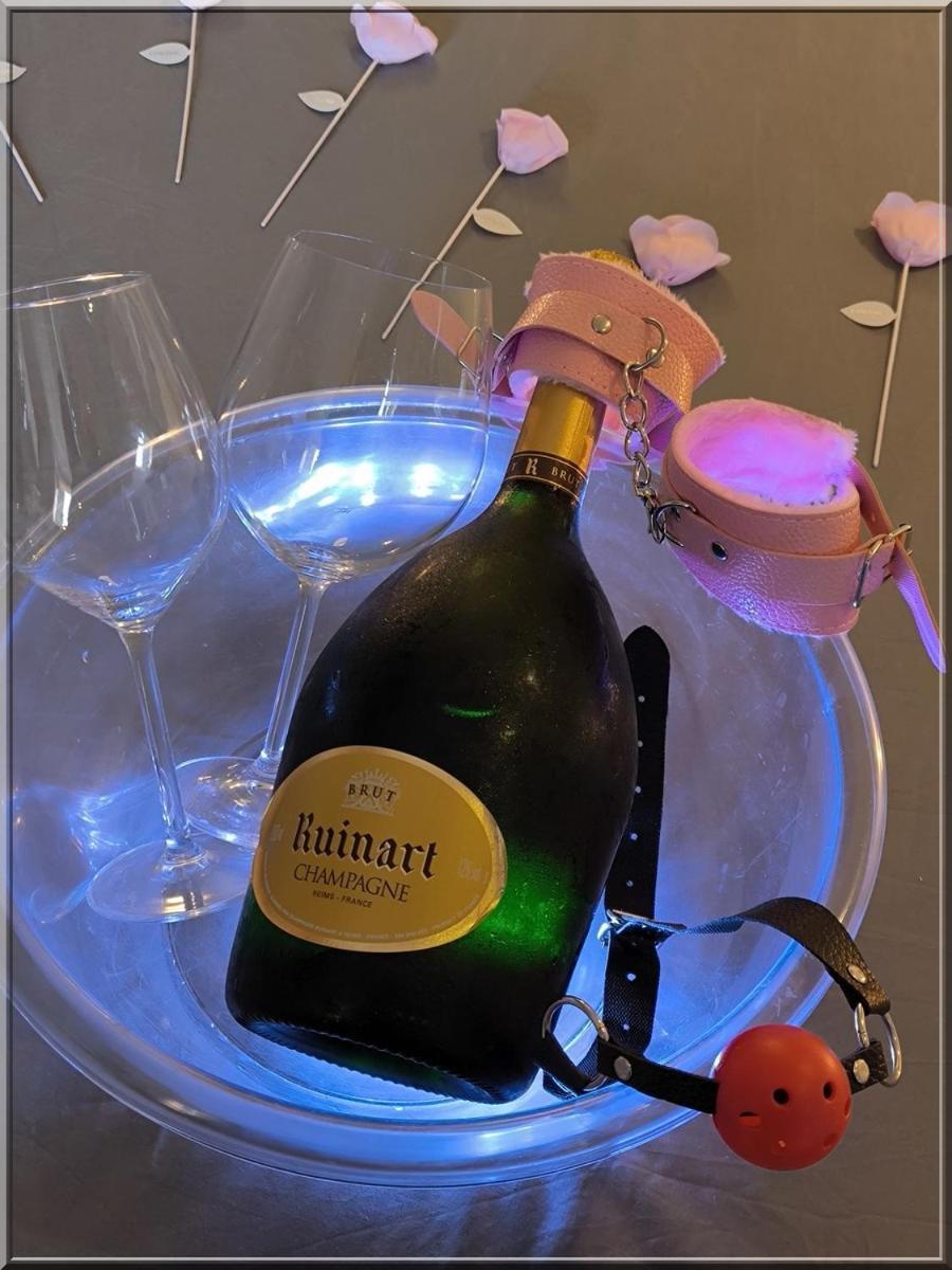 Love-Room Discret 40 M2 Bormes Les Mimosas Village Avec Terrasse Kültér fotó