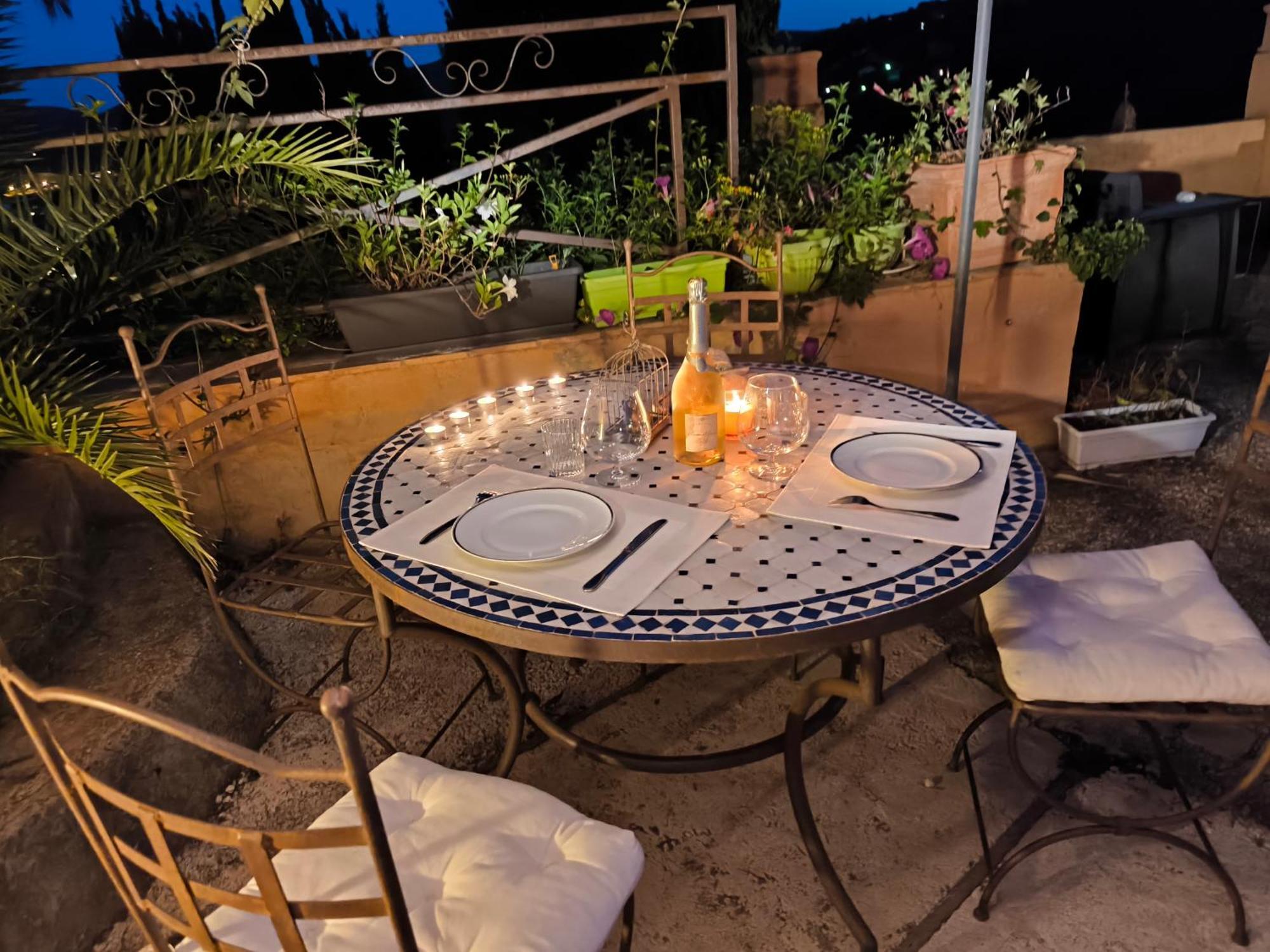 Love-Room Discret 40 M2 Bormes Les Mimosas Village Avec Terrasse Kültér fotó
