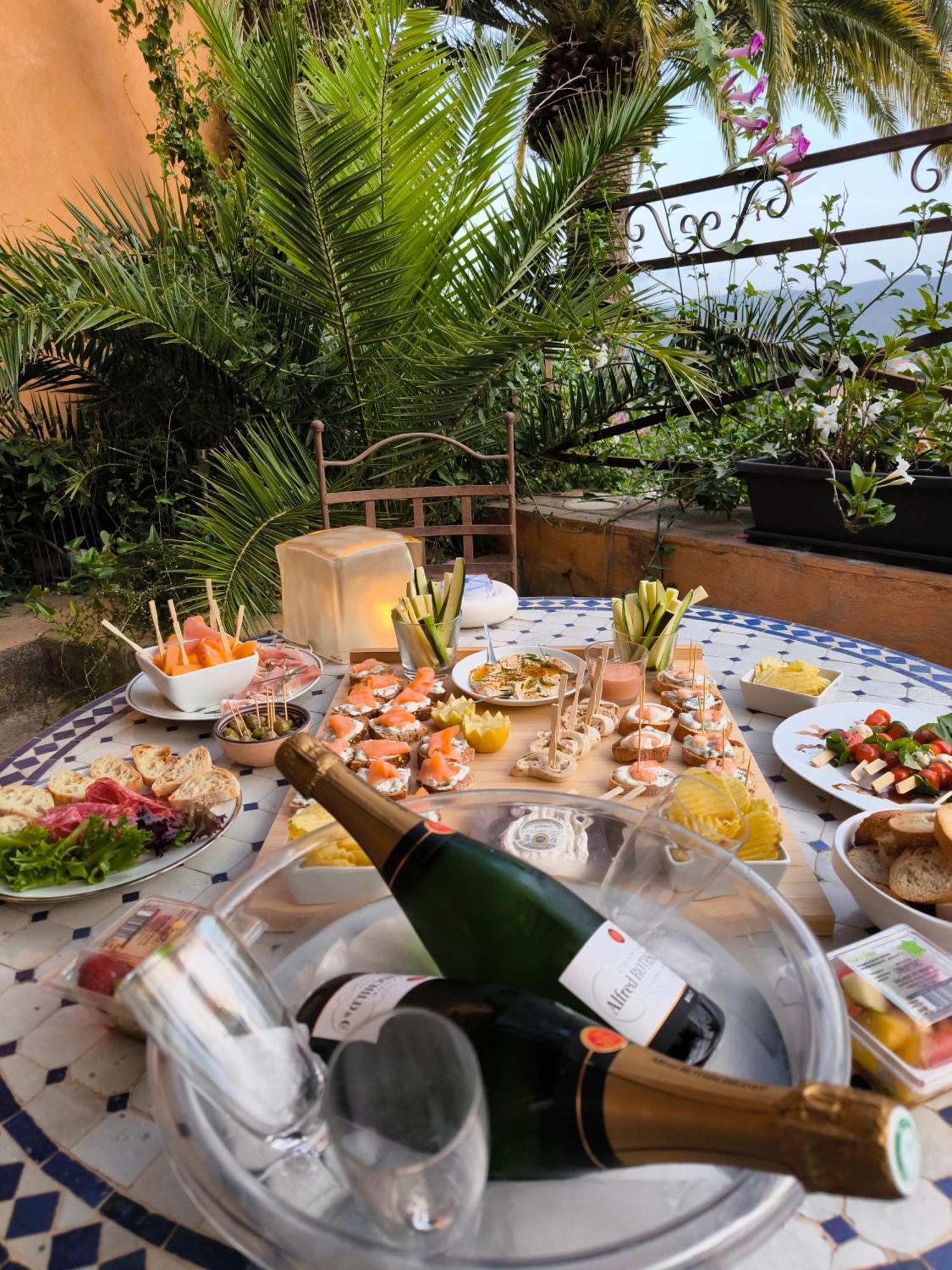 Love-Room Discret 40 M2 Bormes Les Mimosas Village Avec Terrasse Kültér fotó