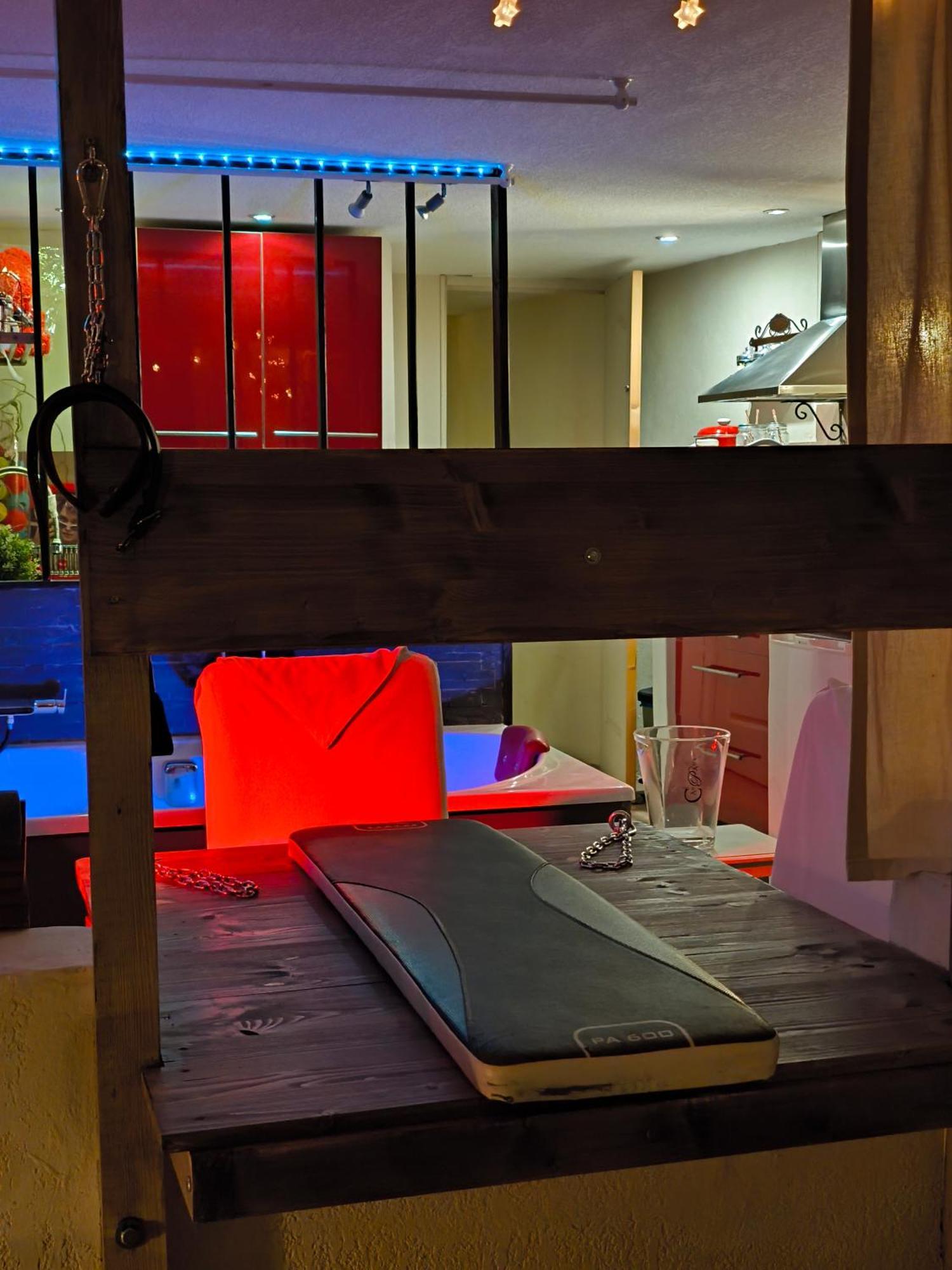 Love-Room Discret 40 M2 Bormes Les Mimosas Village Avec Terrasse Kültér fotó