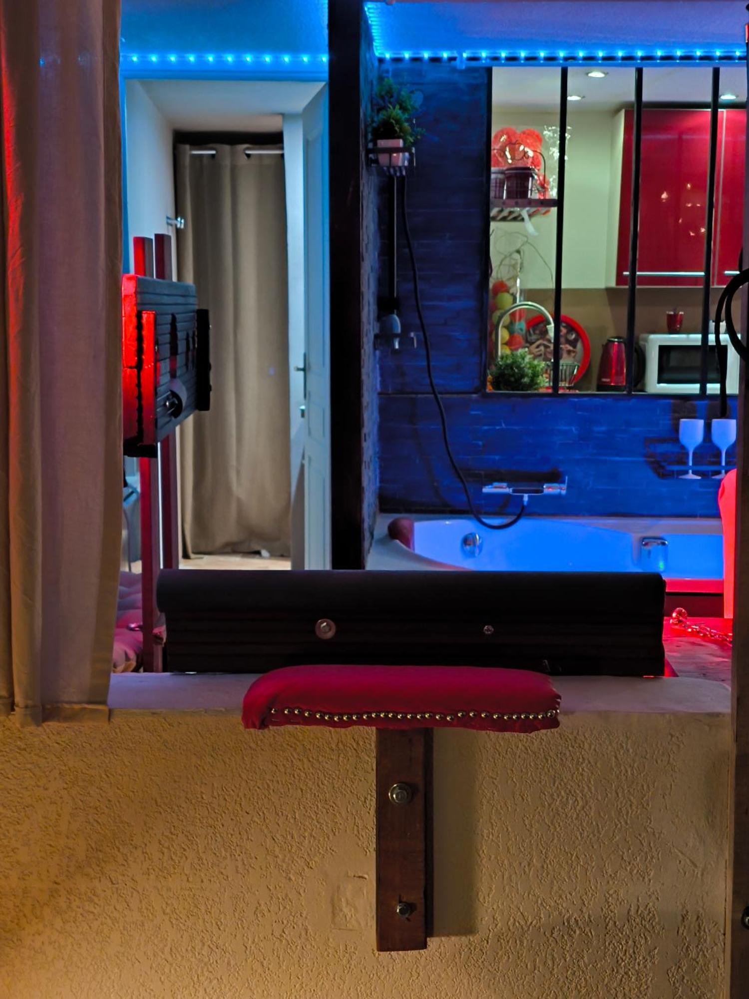 Love-Room Discret 40 M2 Bormes Les Mimosas Village Avec Terrasse Kültér fotó