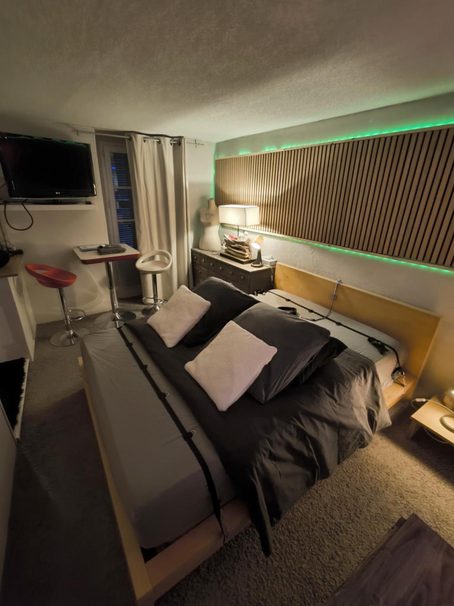 Love-Room Discret 40 M2 Bormes Les Mimosas Village Avec Terrasse Kültér fotó