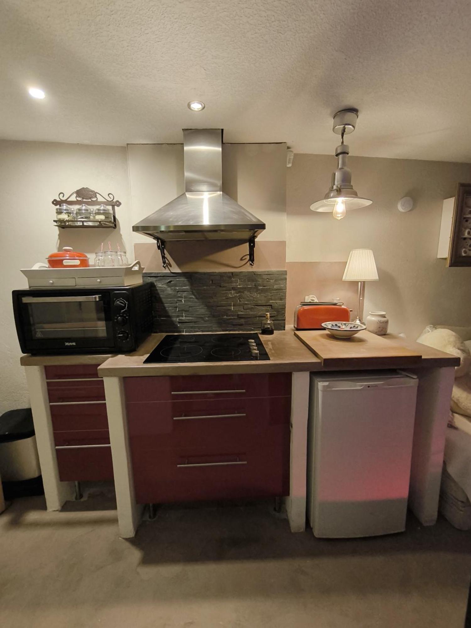 Love-Room Discret 40 M2 Bormes Les Mimosas Village Avec Terrasse Kültér fotó