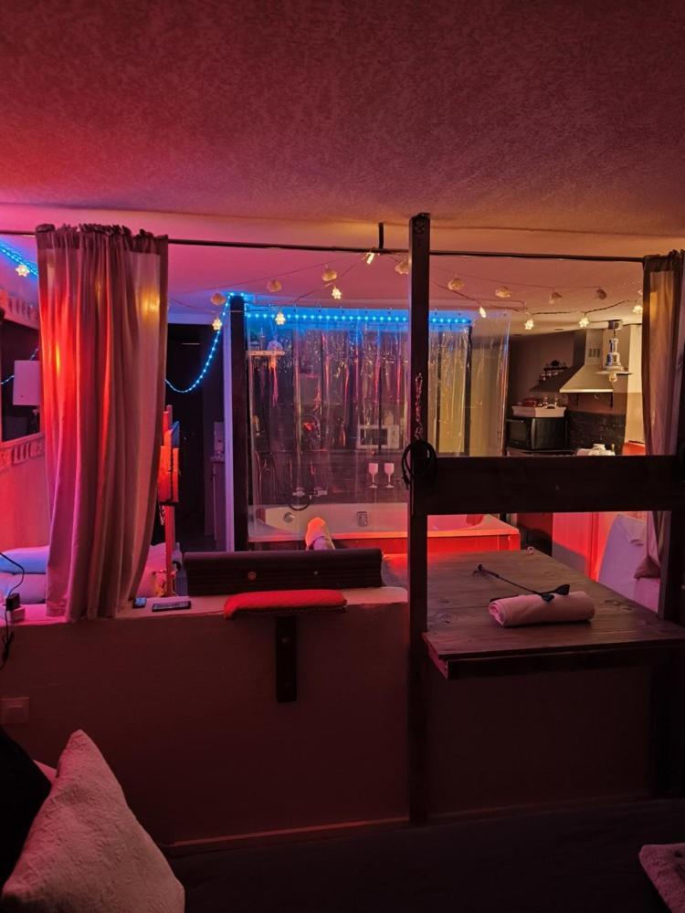 Love-Room Discret 40 M2 Bormes Les Mimosas Village Avec Terrasse Kültér fotó
