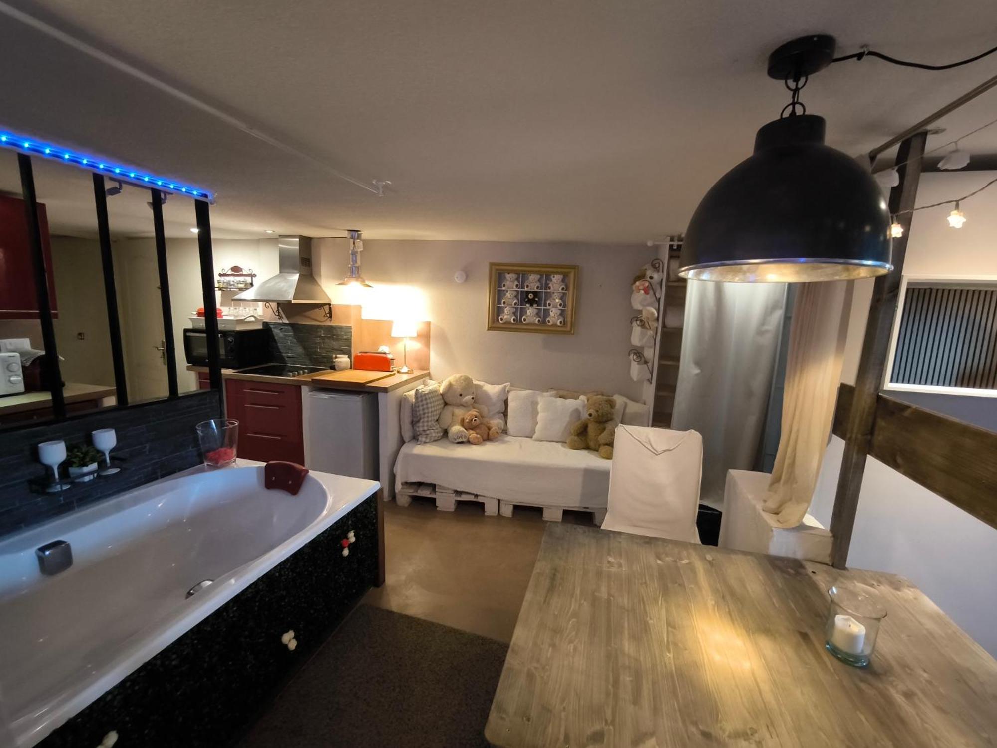 Love-Room Discret 40 M2 Bormes Les Mimosas Village Avec Terrasse Kültér fotó