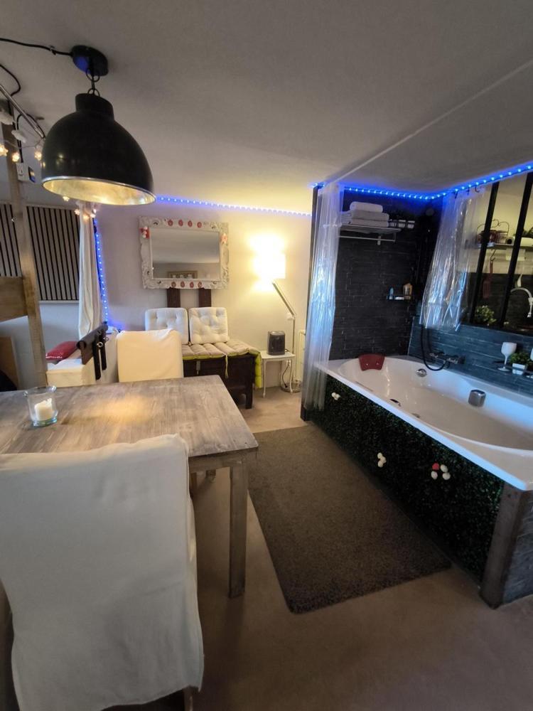 Love-Room Discret 40 M2 Bormes Les Mimosas Village Avec Terrasse Kültér fotó