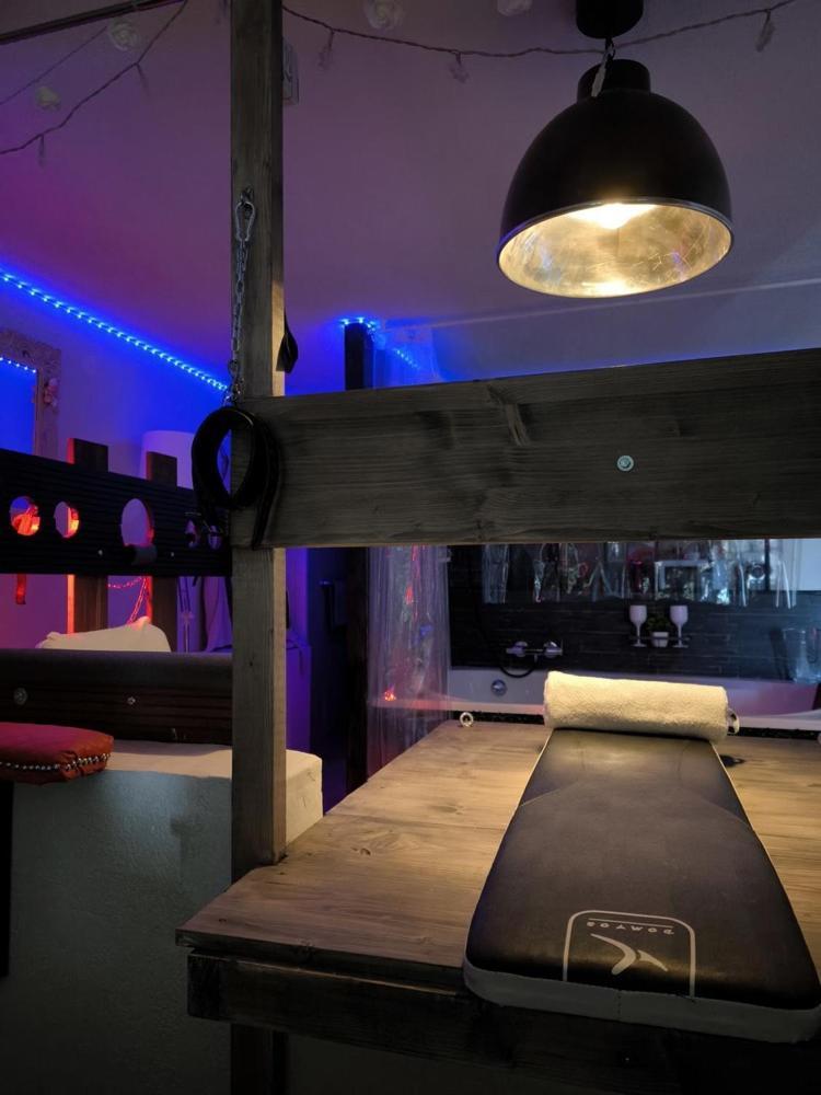 Love-Room Discret 40 M2 Bormes Les Mimosas Village Avec Terrasse Kültér fotó